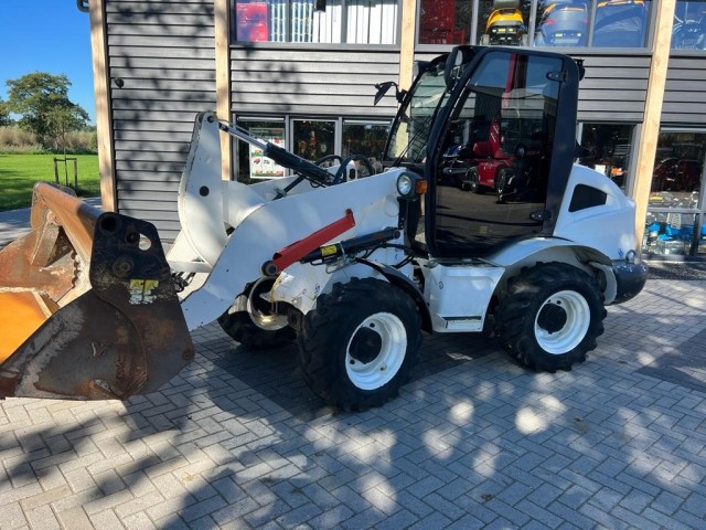 YANMAR 1201 kniklader, gewicht 4500 kgs