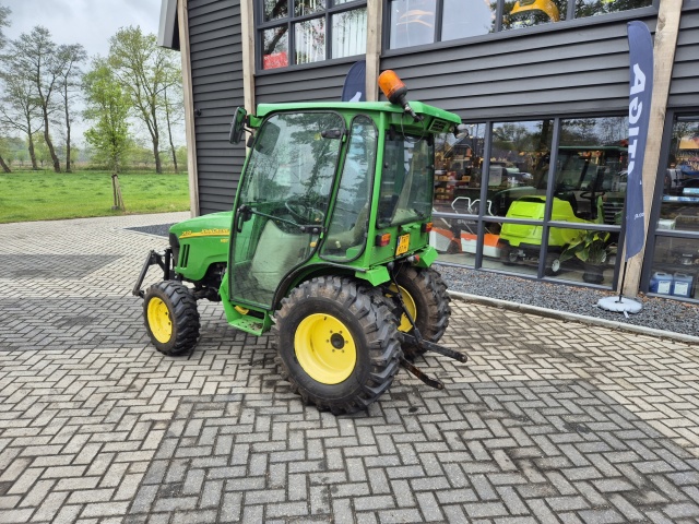 John Deere 2520 minitrekker met fronthef