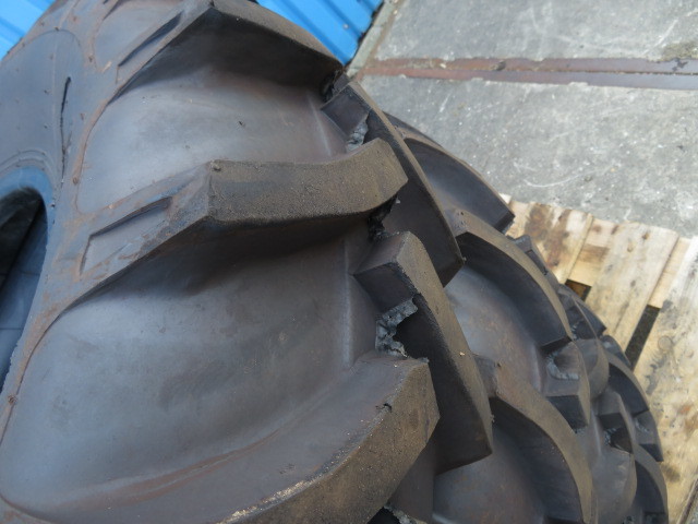Banden 10.0/75R15.3 met binnenband