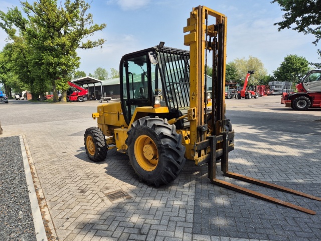 JCB ruwterreinheftruck triplex mast