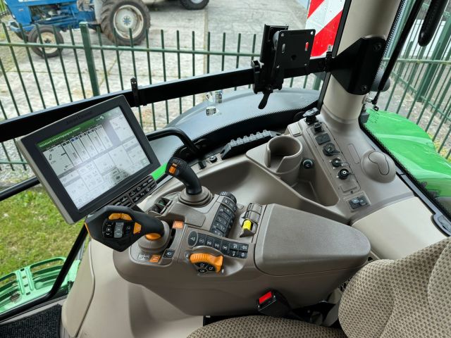 John Deere 6R 195