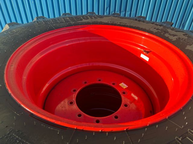 Trelleborg 710/60R42+600/60R30 op velg