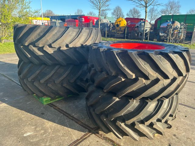 Trelleborg 710/60R42+600/60R30 op velg