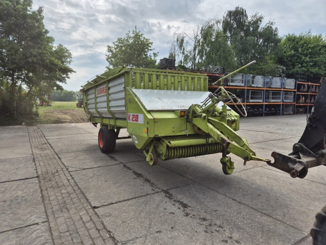 Claas opraapwagen