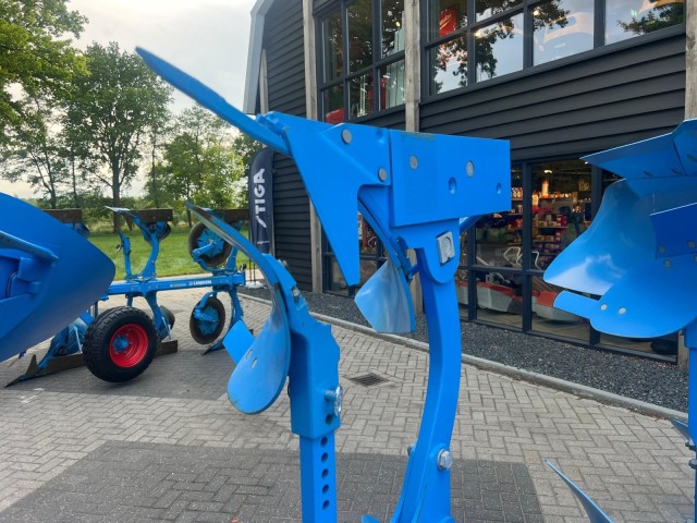 Nieuwe LEMKEN 4-schaar wentelploeg 2,2 m