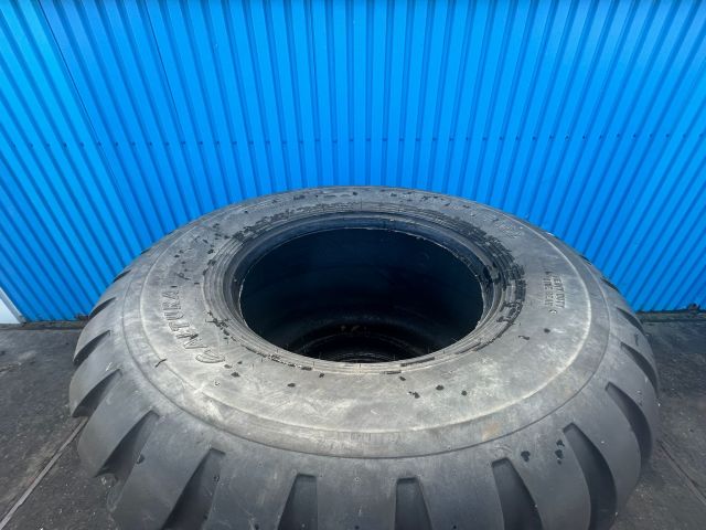 2x Altura Flotation 800/45R26.5 Banden