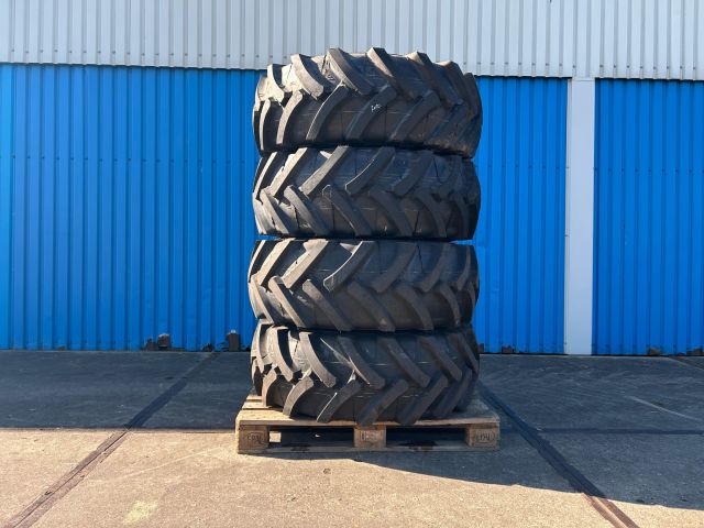 Mitas 405/70-24 op 6 gaats JCB velgen