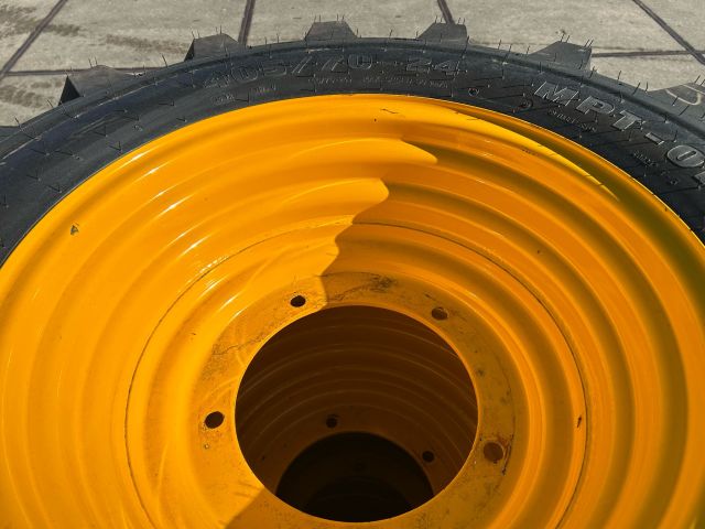 Mitas 405/70-24 op 6 gaats JCB velgen