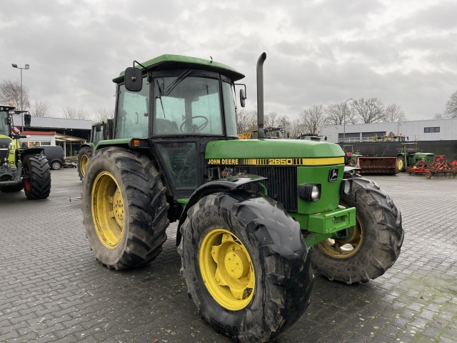 John Deere 2650 met kruipbak