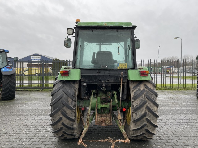 John Deere 2650 met kruipbak