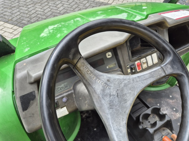 JOHN DEERE GATOR HPX 4 x 4  UTV