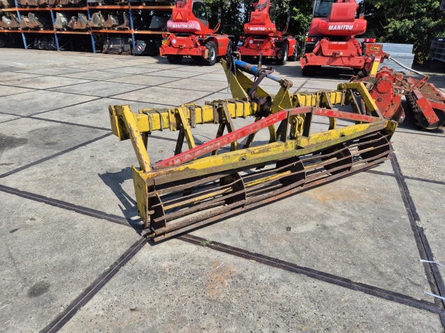 Gebruikte cultivator 3 meter met rol