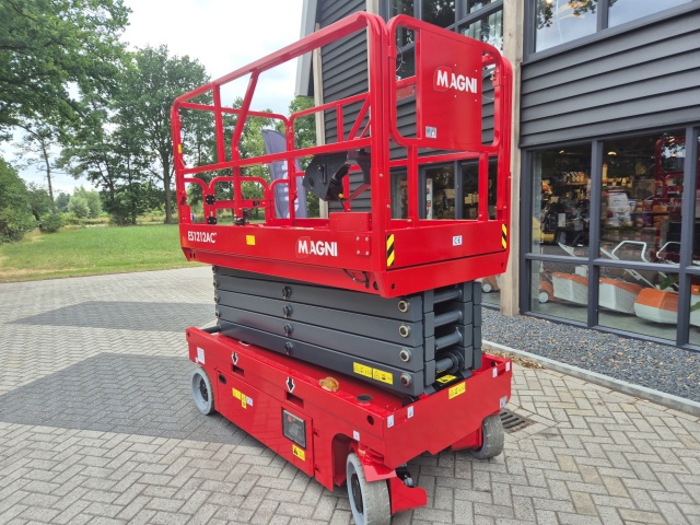 Nieuwe Magni hoogwerker 12 m