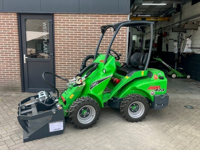 AVANT 423 minishovel 1080 kgs