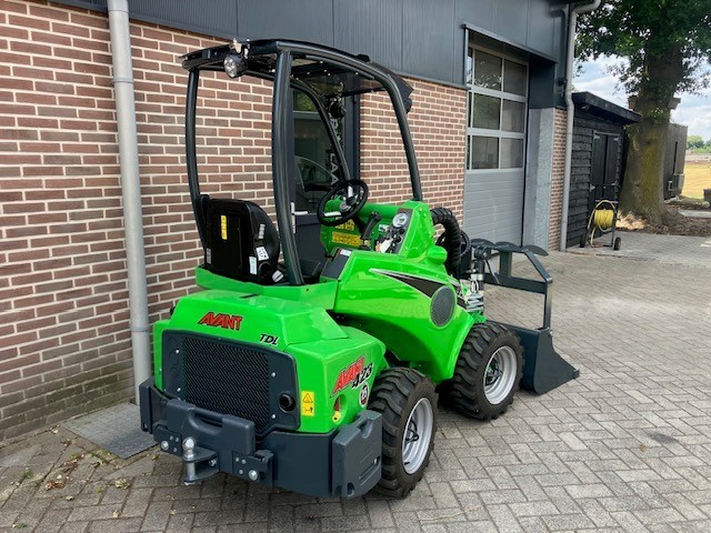 AVANT 423 minishovel 1080 kgs