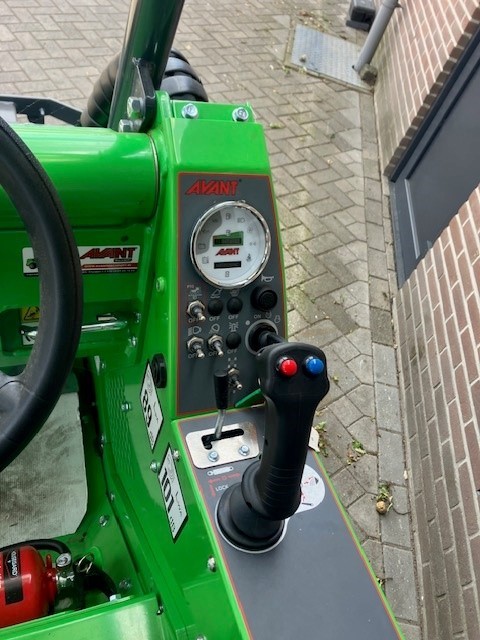AVANT 423 minishovel 1080 kgs
