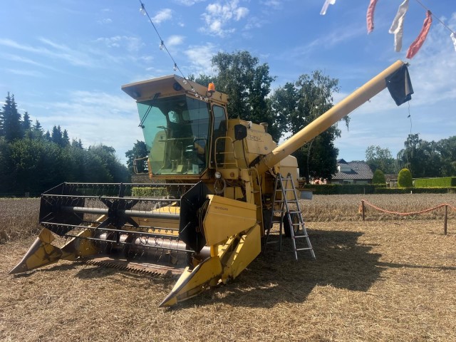 NEW HOLLAND 8040 combine 3.6 m maaibord