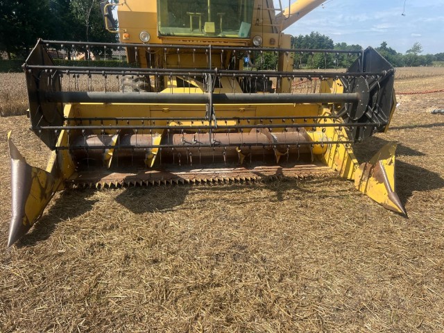 NEW HOLLAND 8040 combine 3.6 m maaibord
