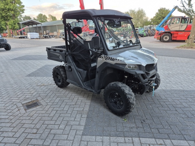 CF MOTO UForce 600 ATV 4 WD met lier