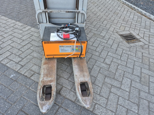 Still stapelaar 2 ton