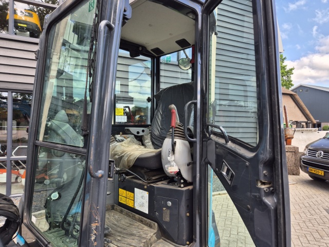 AIRMANN AX33U midigraver 3510 kgs