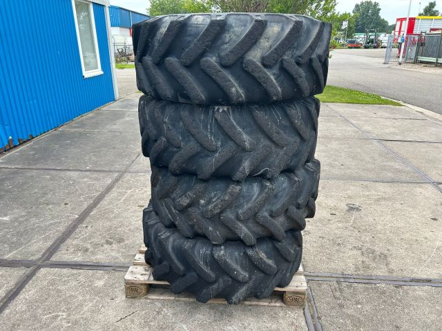 4 Galaxy 15.5/80-24 banden