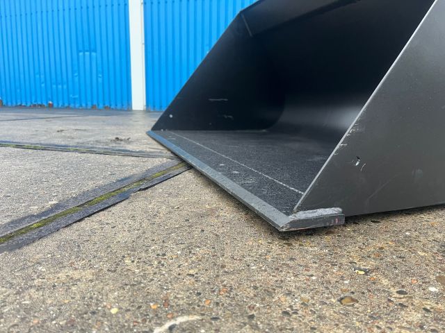 JCB Volumebak 140x65x75 cm Euro/Giant