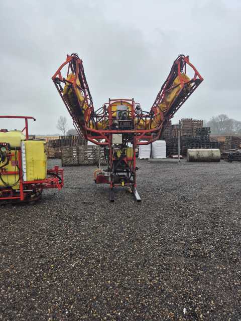 Rau veldspuit met luchtondersteuning