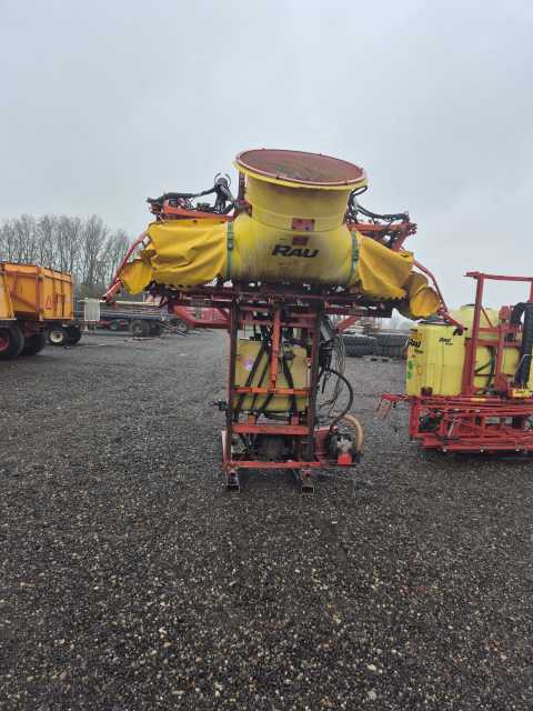 Rau veldspuit met luchtondersteuning