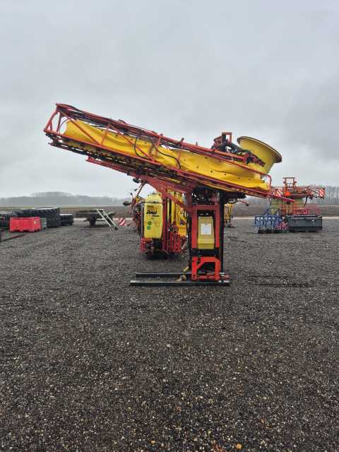 Rau veldspuit met luchtondersteuning