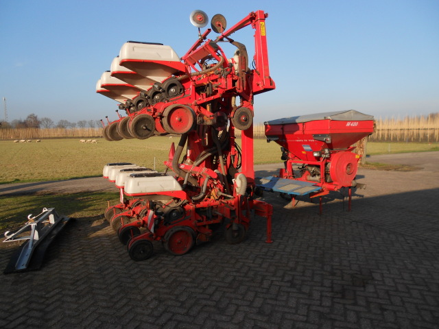 kuhn 8 rijige masizaaier met fronttank