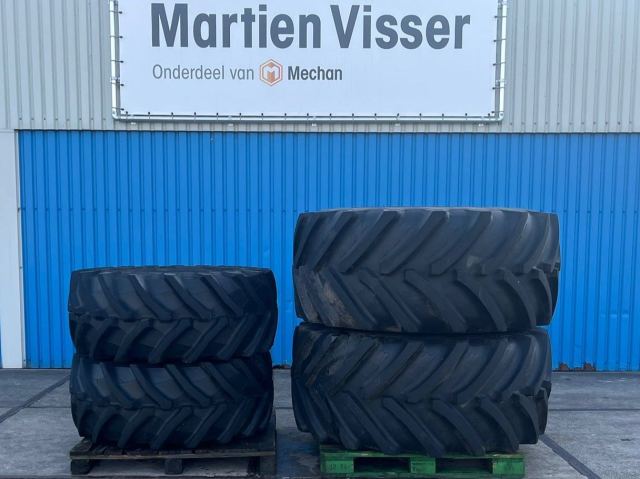 Wielen zwarte velg 540/65R24&710/60R34