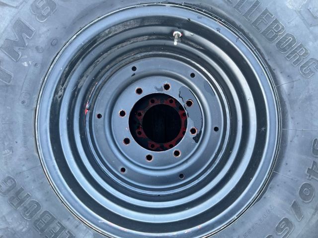 Wielen zwarte velg 540/65R24&710/60R34