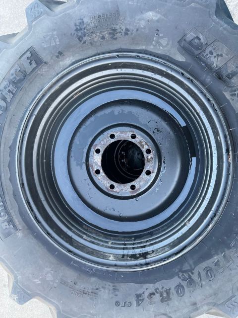 Wielen zwarte velg 540/65R24&710/60R34