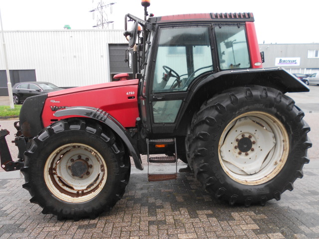 valtra 6750
